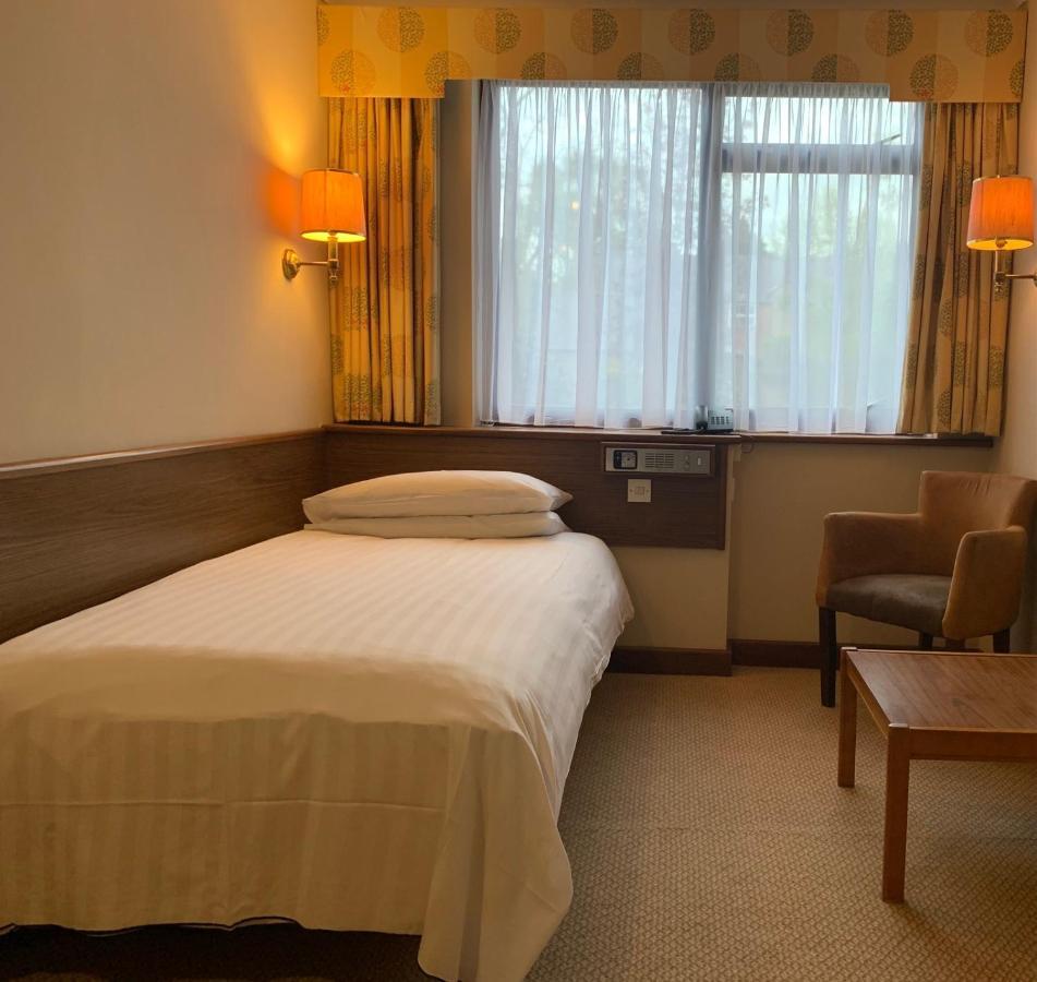 Littlebury Hotel Bicester Buitenkant foto